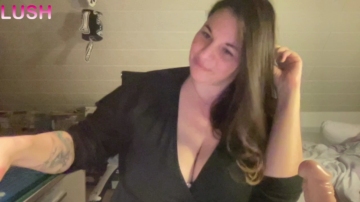 HornyMilfLeah  31-10-2021